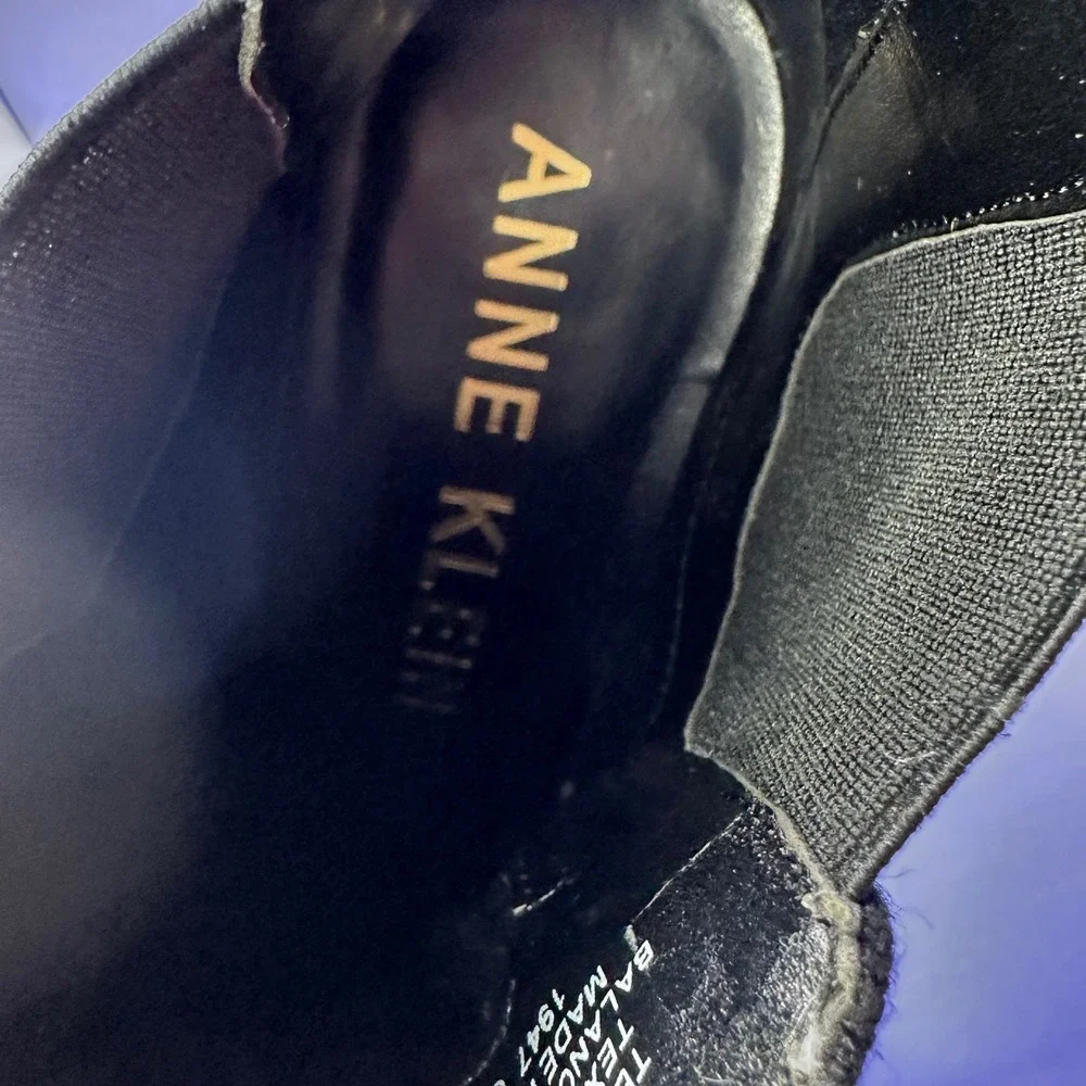 Anne Klein AK Gorgia Black Silver Floral Embroidered Velvet‎ Ankle Booties Sz 7M